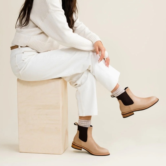Nisolo Carmen Chelsea Boots 2.0 - Picture 1 of 8